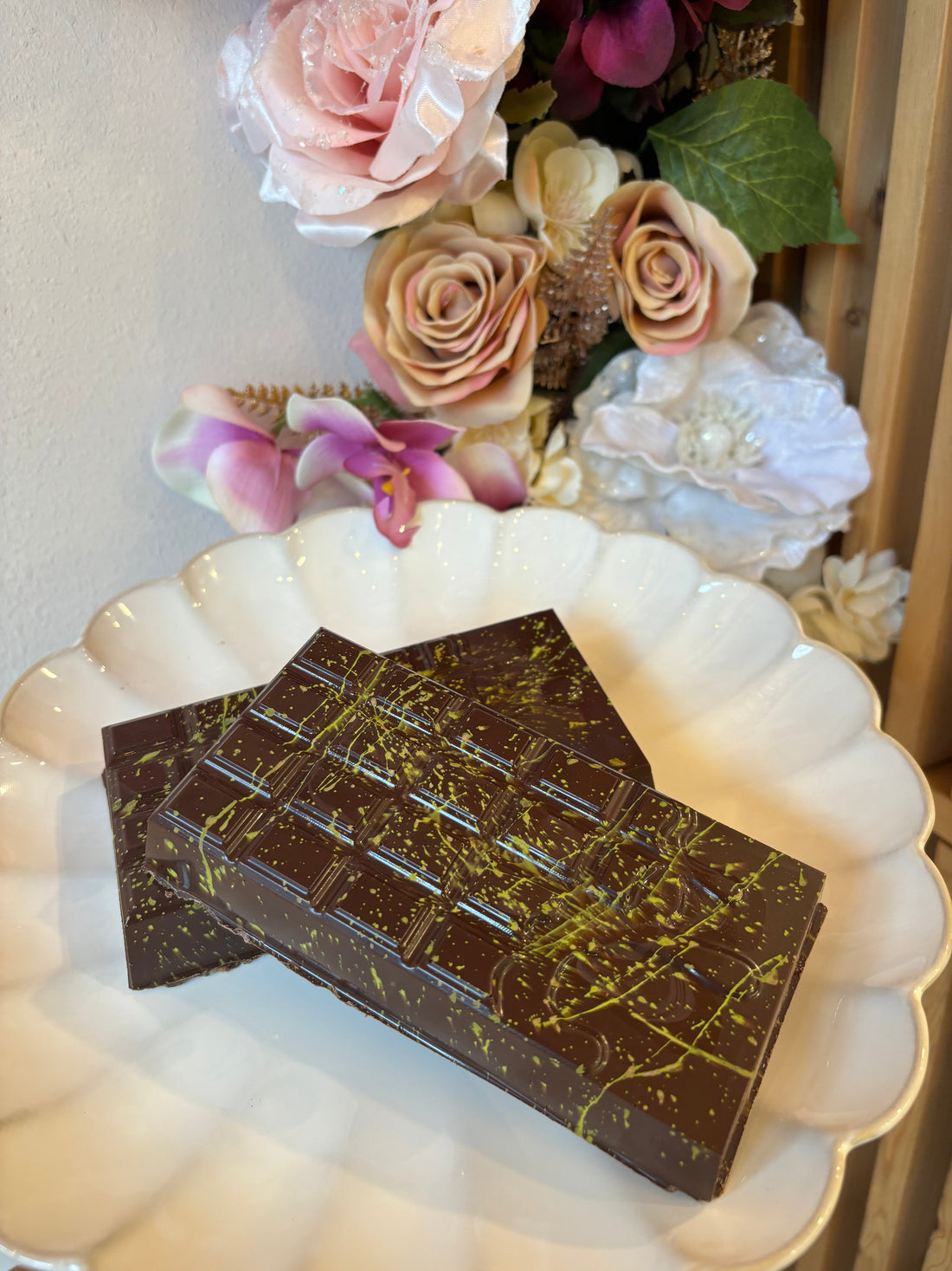 Dark chocolate Pistachio knafeh chunky chocolate bar 8CAKES