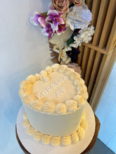 Load image into Gallery viewer, Vintage Heart cake
